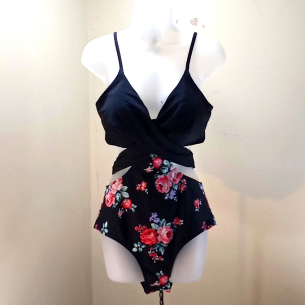 Cupshe floral cut out with around waist tie swim suit sz.L
